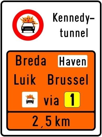 Verkeersbord met omleiding voor ADR-transport